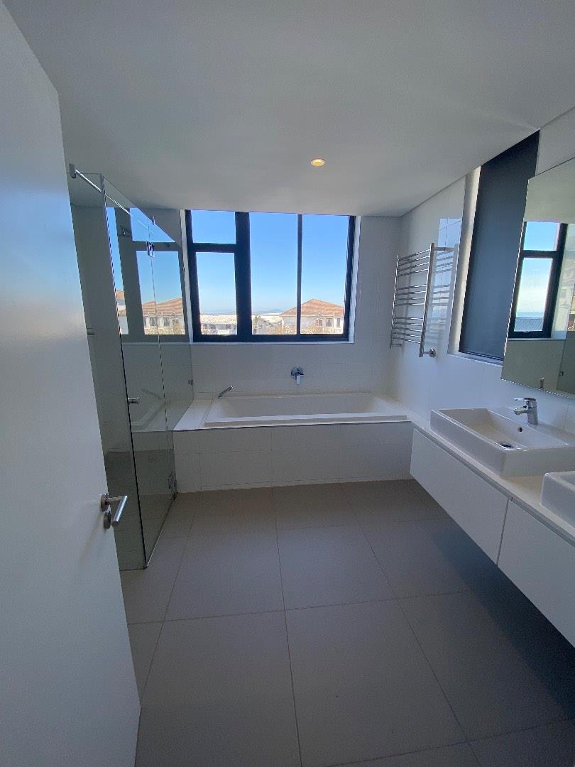 2 Bedroom Property for Sale in Sea Point Western Cape